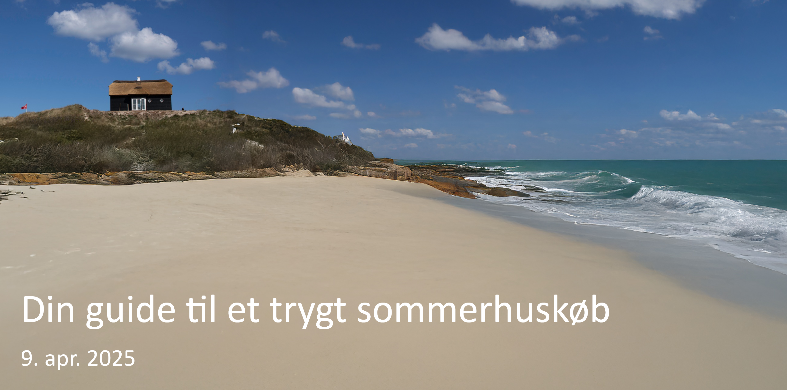 Sommerhus ved vandet med strand og vand foran huset. Dannebrog i baggrunden.